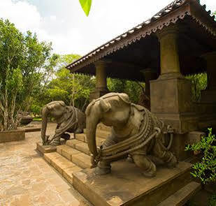 Forest Rock Garden Resort Anuradhapura Buitenkant foto